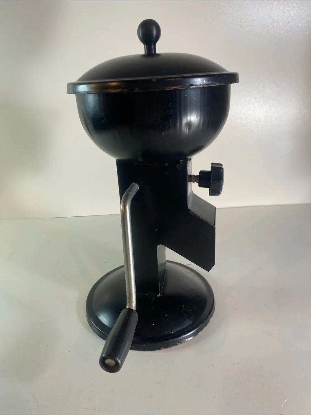 Uzman Hazelnut Hand Crank Black Metal  Nutcracker Adjustable Crush
